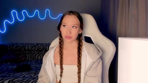 Mina online show from November 19, 12:59 pm