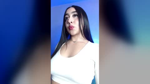 Nicolle online show from August 3, 6:58 pm