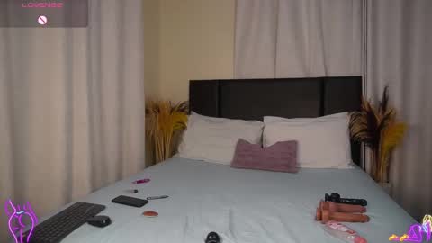 Snapshot of nia_bell chatting on March 12, 5:17 pm kikiNiaAria online show from March 12, 5:17 pm