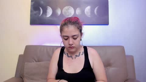 Estefani  online show from January 28, 12:00 pm