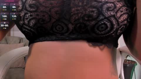 Nia online show from December 17, 1:18 pm