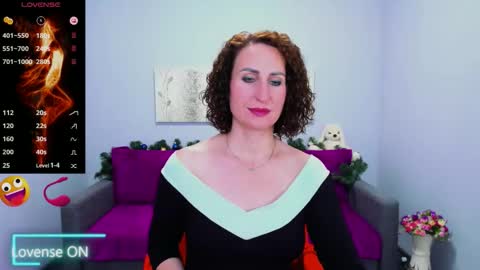 niasmithh online show from December 18, 2:01 pm