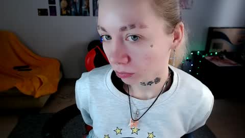 nica_kawaii online show from April 2, 6:43 am