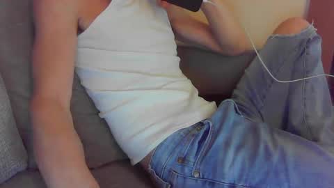 Snapshot of niceguyandrew chatting on December 5, 9:11 pm Andrew online show from December 5, 9:11 pm