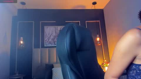 Snapshot of nichole_bree chatting on February 14, 11:42 am Nichole online show from February 14, 11:42 am
