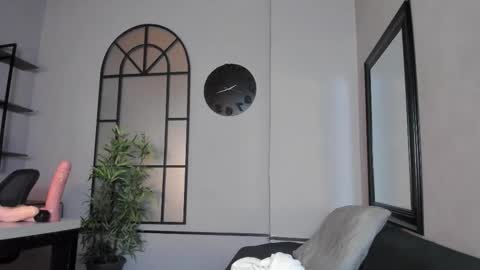 Nick  online show from March 1, 4:33 pm