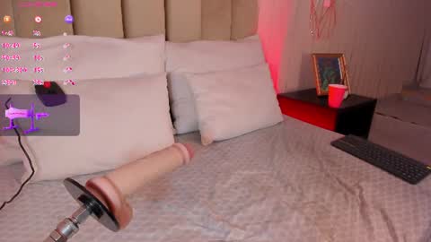 nickiwestt___ online show from June 20, 8:04 pm