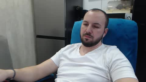 Julian online show from February 8, 11:30 pm