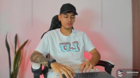 Snapshot of nickyblazze_ chatting on October 22, 12:51 pm Nicky online show from October 22, 12:51 pm
