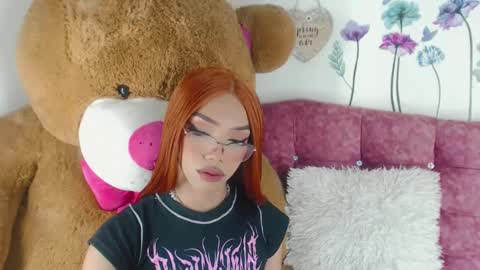 Snapshot of nickynoa chatting on February 12, 9:43 pm Nicky online show from February 12, 9:43 pm