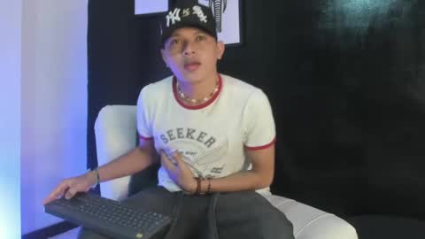 nico_saint_ online show from June 1, 11:33 am