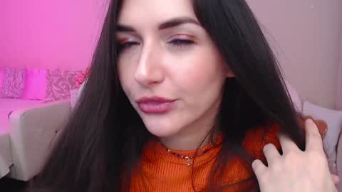 Nicole Online at about after 1000  6  UK time or 900  - 500  UK time it approximate time interval online show from December 20, 2:08 am