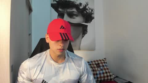 Snapshot of nicolasmuscle chatting on December 31, 10:56 pm Andres online show from December 31, 10:56 pm