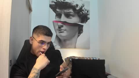 Snapshot of nicolasmuscle chatting on December 31, 3:34 am Andres online show from December 31, 3:34 am