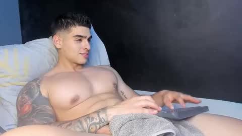 Snapshot of nicolasmuscle chatting on October 26, 11:15 pm Andres online show from October 26, 11:15 pm