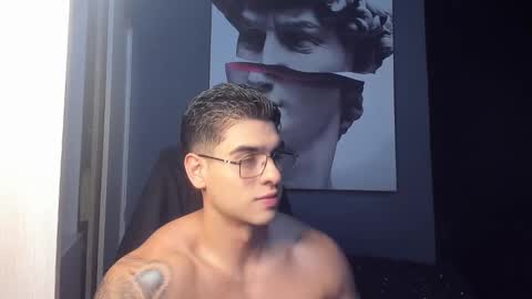 Snapshot of nicolasmuscle chatting on October 2, 10:52 pm Andres online show from October 2, 10:52 pm