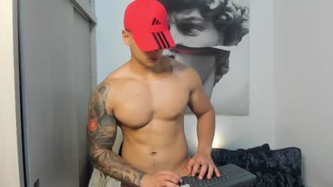 Snapshot of nicolasmuscle chatting on March 12, 5:24 am Andres online show from March 12, 5:24 am