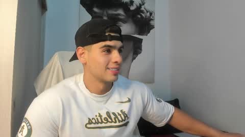 Snapshot of nicolasmuscle chatting on March 1, 11:47 pm Andres online show from March 1, 11:47 pm