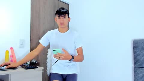 nicolastorres__ online show from November 18, 7:11 am