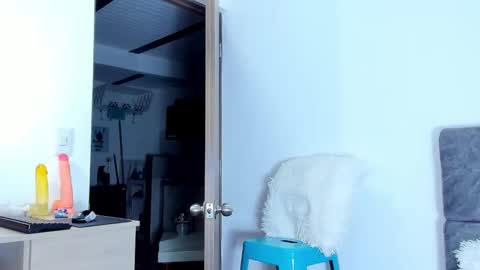 nicolastorres__ online show from November 12, 8:49 am