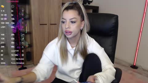 Nico online show from December 18, 7:20 pm