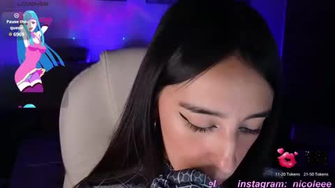 Nicole online show from December 4, 1:52 am