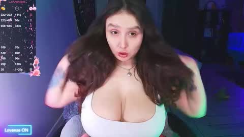 Kitty Nikki online show from November 17, 8:00 pm