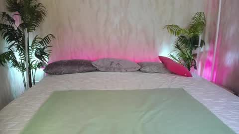 nicole_hiness online show from March 7, 8:13 am