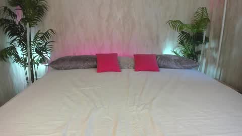 nicole_hiness online show from March 10, 7:55 am