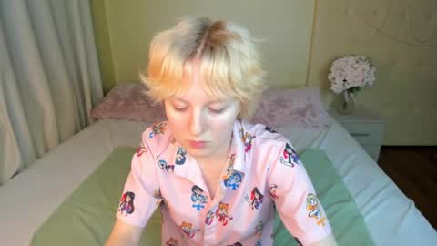nicole_hiness online show from March 1, 2:34 pm