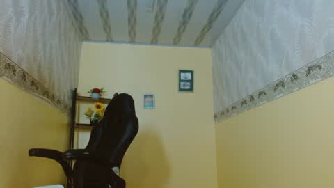 Nicole Ramires online show from December 2, 4:48 pm