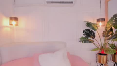 N A T A L I A online show from April 18, 7:51 pm