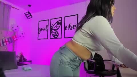 nicolee millerr online show from July 16, 12:19 pm