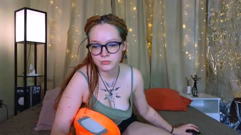 Nicole online show from February 7, 9:15 pm