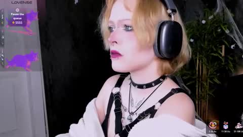 Nicole online show from October 18, 8:24 pm