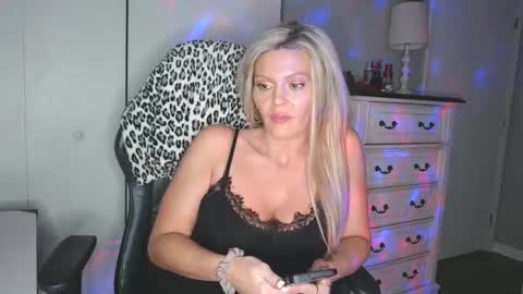 NicoleKy89 online show from December 2, 2:35 am