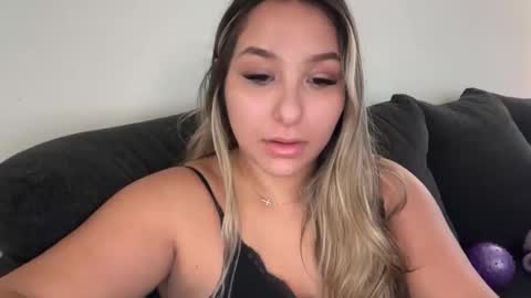 Snapshot of nicolelovesyou444 chatting on October 21, 3:59 pm nicolelovesyou444 online show from October 21, 3:59 pm