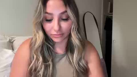 Snapshot of nicolelovesyou444 chatting on October 10, 6:52 am nicolelovesyou444 online show from October 10, 6:52 am
