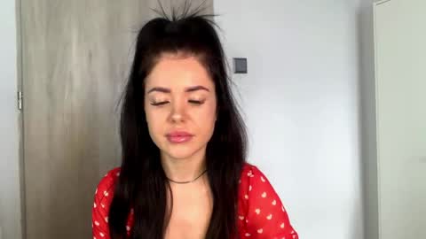 Nicole online show from April 9, 8:09 am