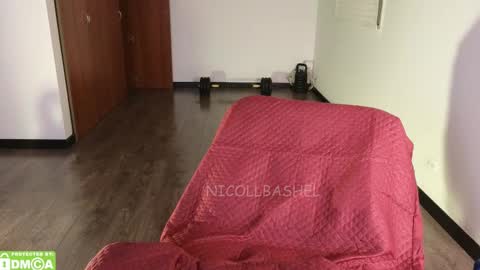 Nicoll  Independent model online show from November 11, 1:08 am