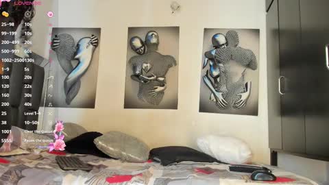 nicolle_hanks1 online show from March 9, 1:25 am