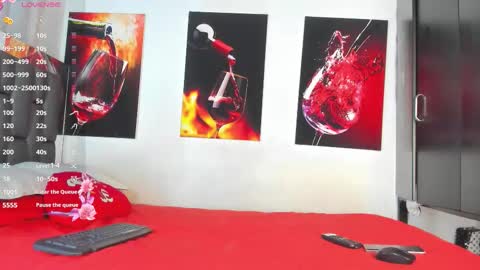 nicolle_hanks1 online show from October 22, 12:58 am