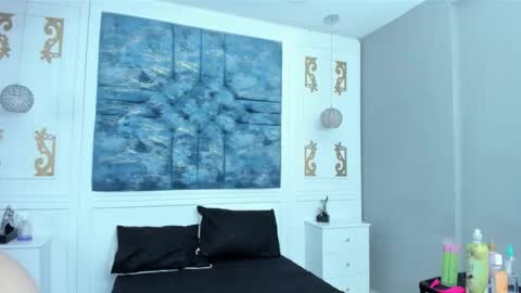 NicolleWest online show from February 26, 11:46 am