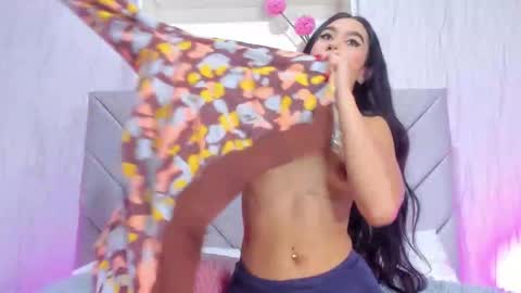 Snapshot of nicolqueen_ chatting on October 18, 5:06 pm NICOL online show from October 18, 5:06 pm