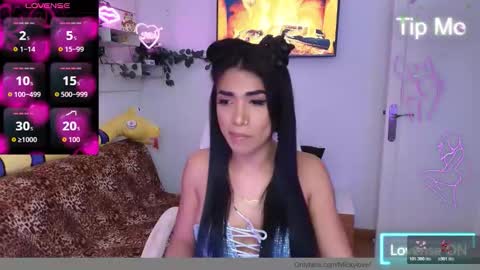 Nicolle Bustamante online show from March 3, 6:37 pm