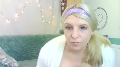 Snapshot of niki_leex chatting on October 13, 7:21 am niki_leex online show from October 13, 7:21 am