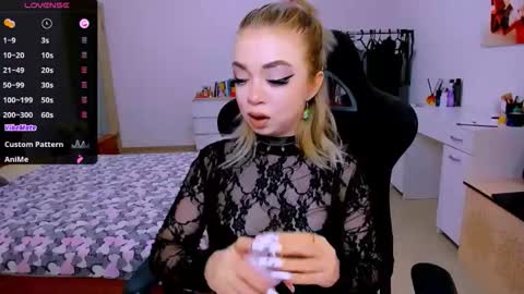 nikigoddesss online show from April 27, 3:04 am