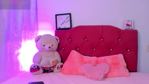 Nikii  online show from October 11, 9:40 pm