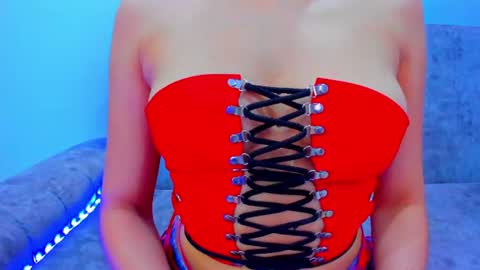 nikii_white online show from June 20, 5:24 am