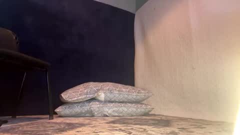 nikkelsofiaclouds online show from October 2, 6:56 am